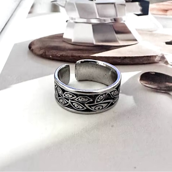 Retro devil silver eye ring - Picture 2 of 3